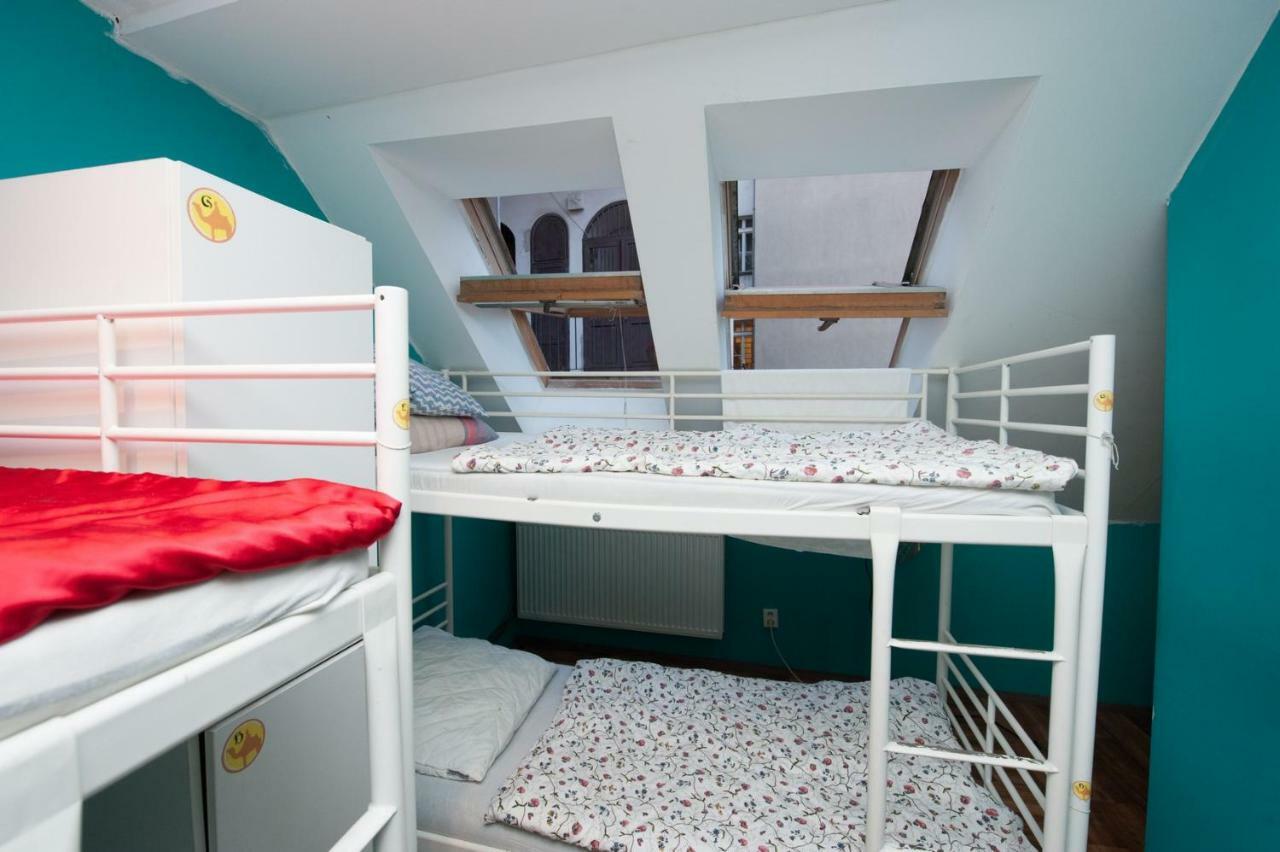 Backpacker Hostel Praha Bagian luar foto